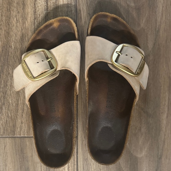 Birkenstock Light Tan Leather Sandals with Gold Buckle size 38 - Picture 1 of 8